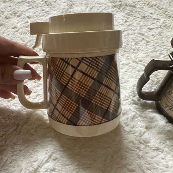 Set of Vintage 70’s cafe mugs - Picture 8 of 10